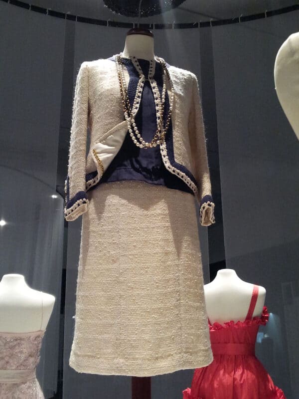 Want to know Coco Chanel? An artist who changed fashion and mentalities ...