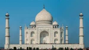 Taj Mahal - the thrilling story of an everlasting passion.