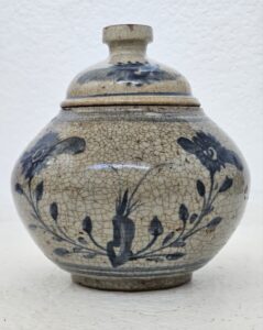 craquelure in korean porcelain